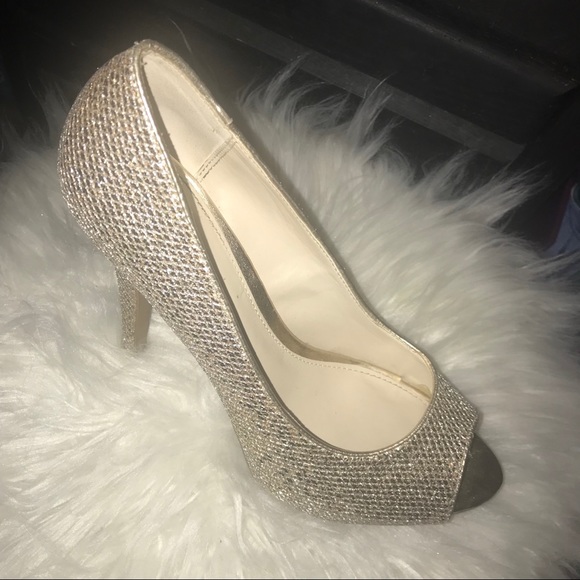 ALDO Gold Metallic Heels - Picture 4 of 6